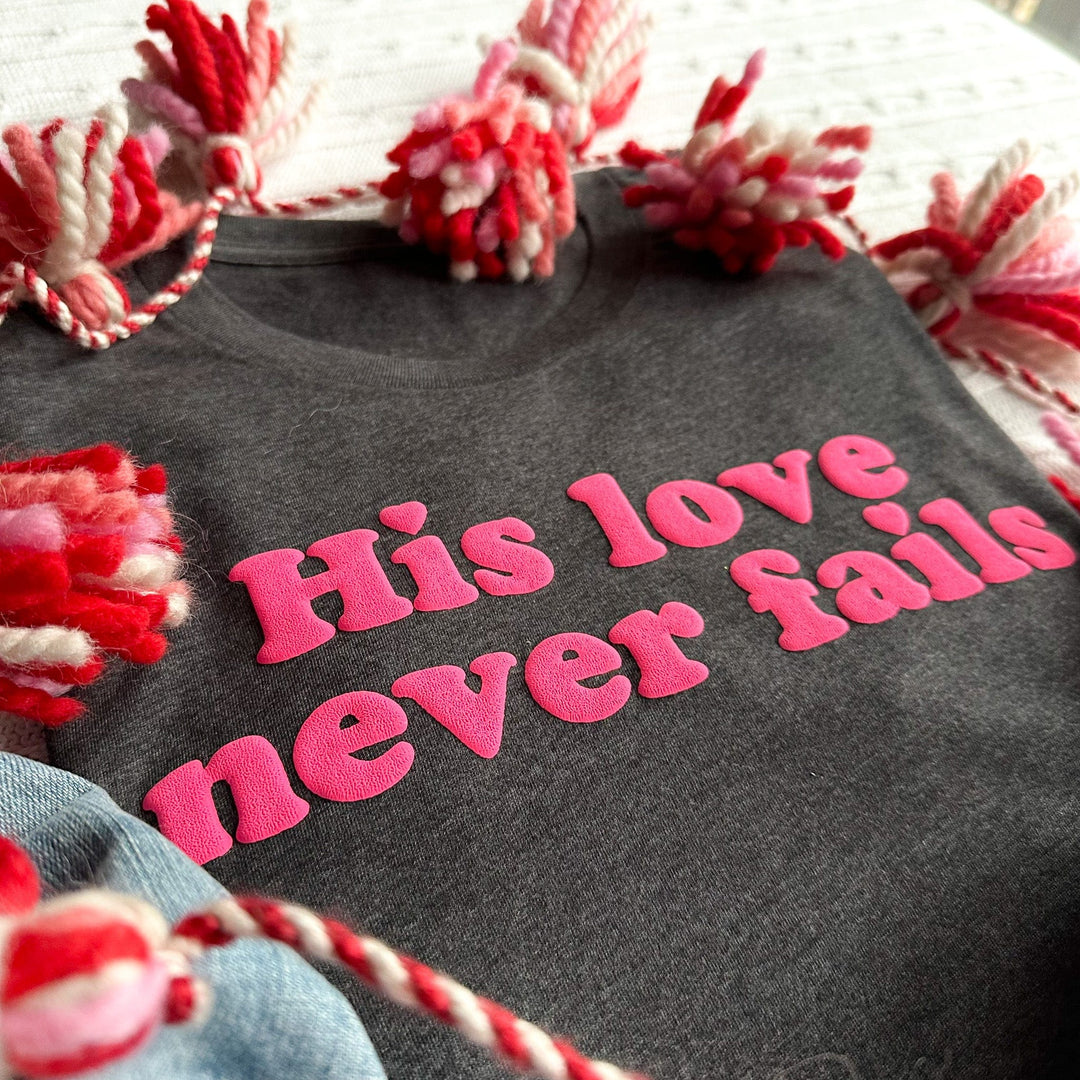 ellyandgrace 3001C PUFF His Love Never Fails Unisex Shirt