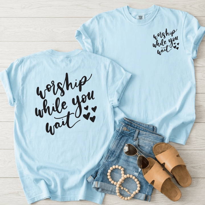 ellyandgrace 1717 Worship While You Wait Comfort Colors Unisex Shirt