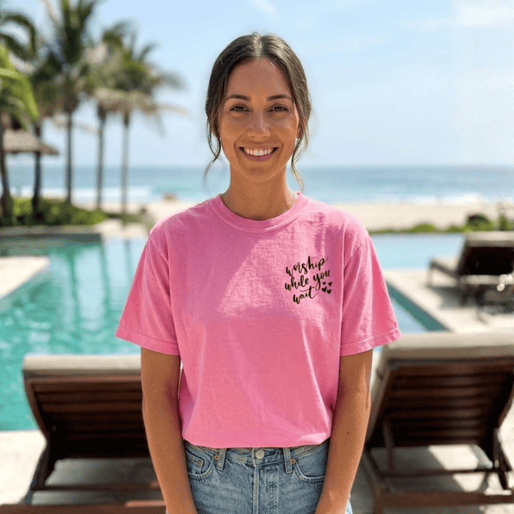 ellyandgrace 1717 Worship While You Wait Comfort Colors Unisex Shirt