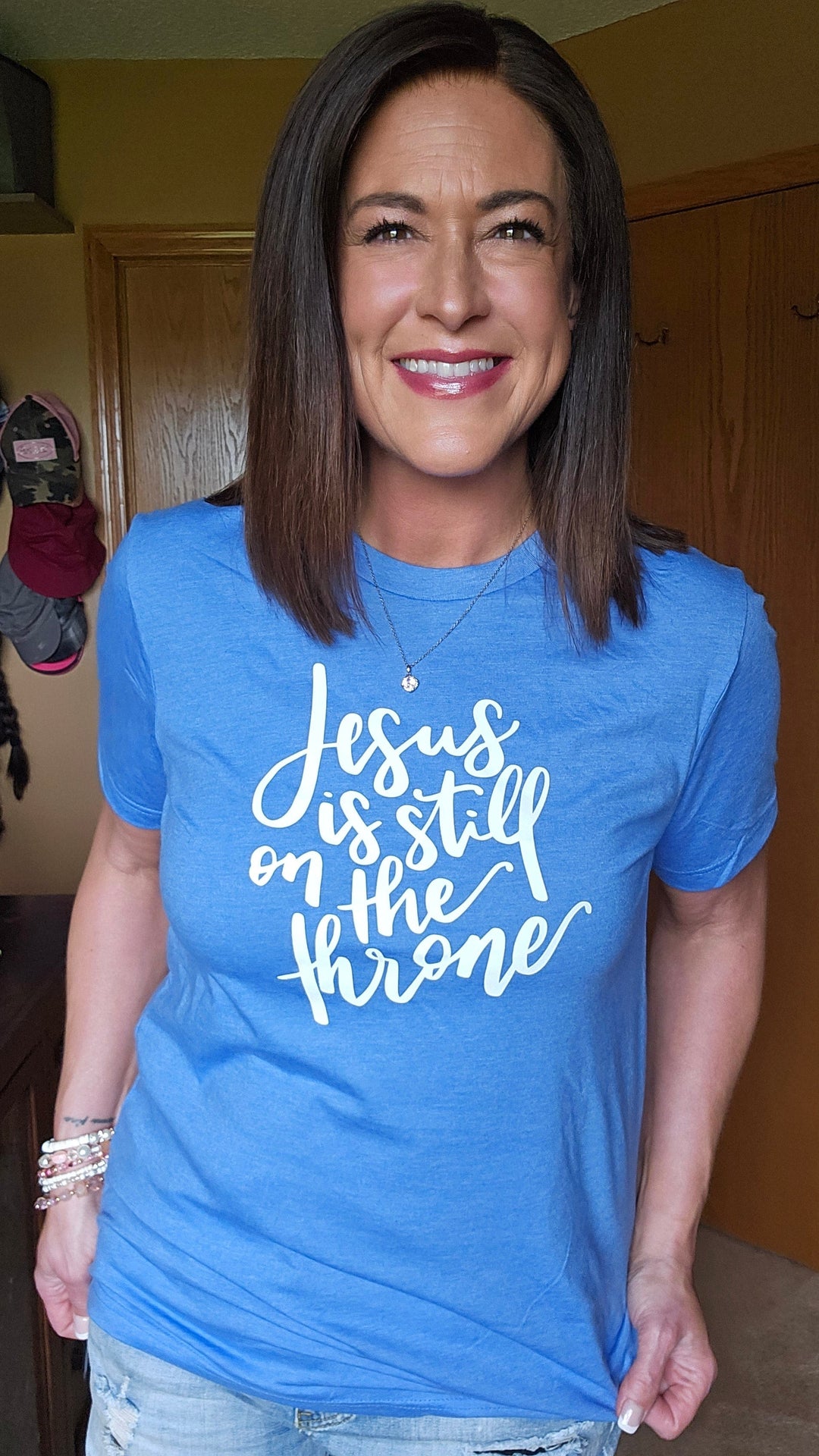 ellyandgrace 3001C Jesus is Still on The Throne Unisex Shirt