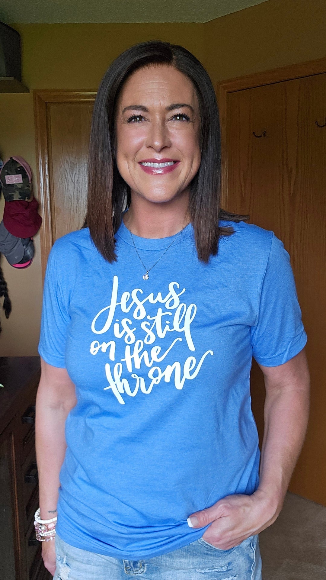 ellyandgrace 3001C Jesus is Still on The Throne Unisex Shirt