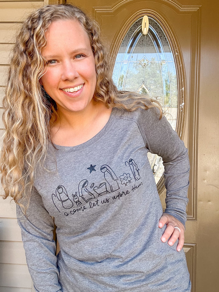 ellyandgrace DT132L Manger O Come Let Us Adore Him Tunic Tee